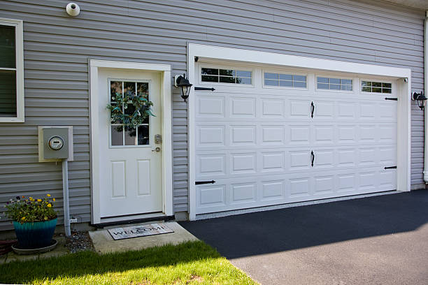 24/7 Emergency Garage Door Panel Replacement experts in Mahaska County County, IA